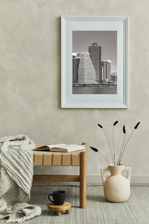Horizonte de Manhattan en blanco y negro con formas de torres contrastantes