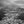Monochrome Reine-Dorf mit Bergen