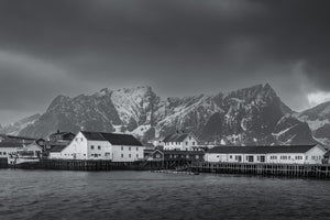 Zwart-wit Lofoten winterlandschap