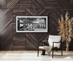 Expositor de vitrina de madera con artefactos americanos antiguos