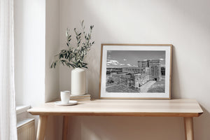 Monochrome Architekturlandschaft der Papierfabrik St Marys und ihres umliegenden Geländes.