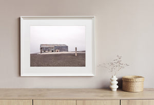 Großer verlassener Hangar an der Whalers Bay Station in der Antarktis | Fotokunstdruck – Fine-Art-Fotodruck
