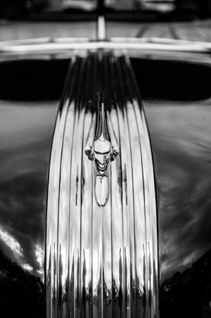 Elegante design cromato del classico ornamento Pontiac