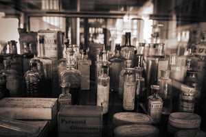 Vintage apotheek Wandkunst met geëtiketteerde potten
